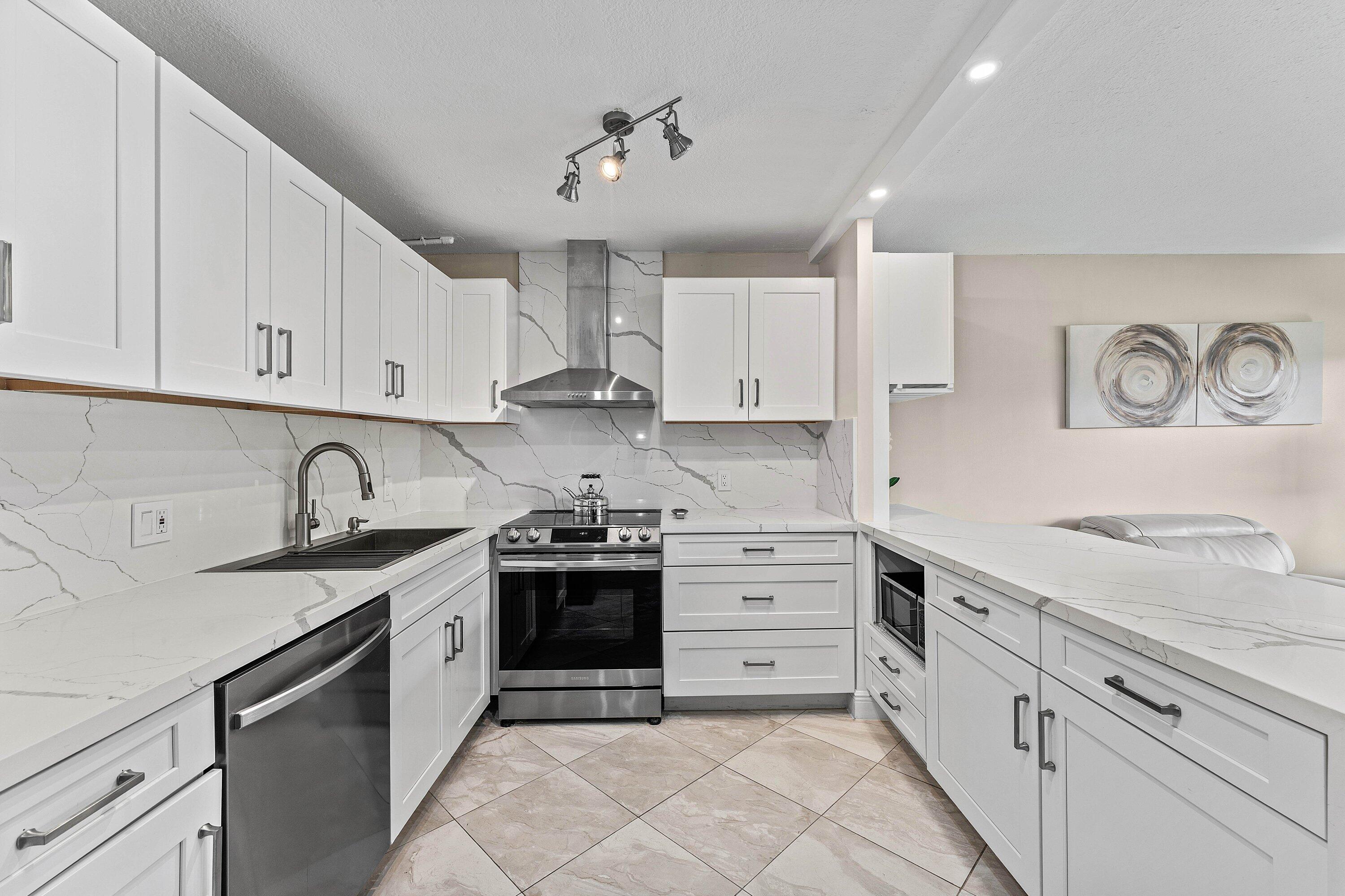 1015 Berkshire A — Photo 3