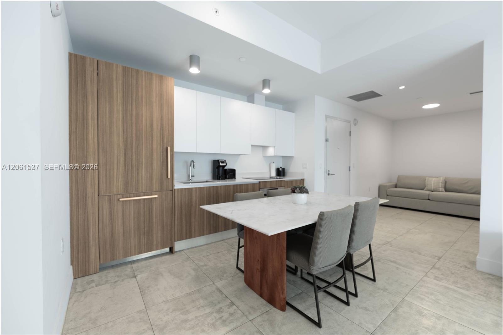 239 SW 9th St # 2103, Miami FL 33130