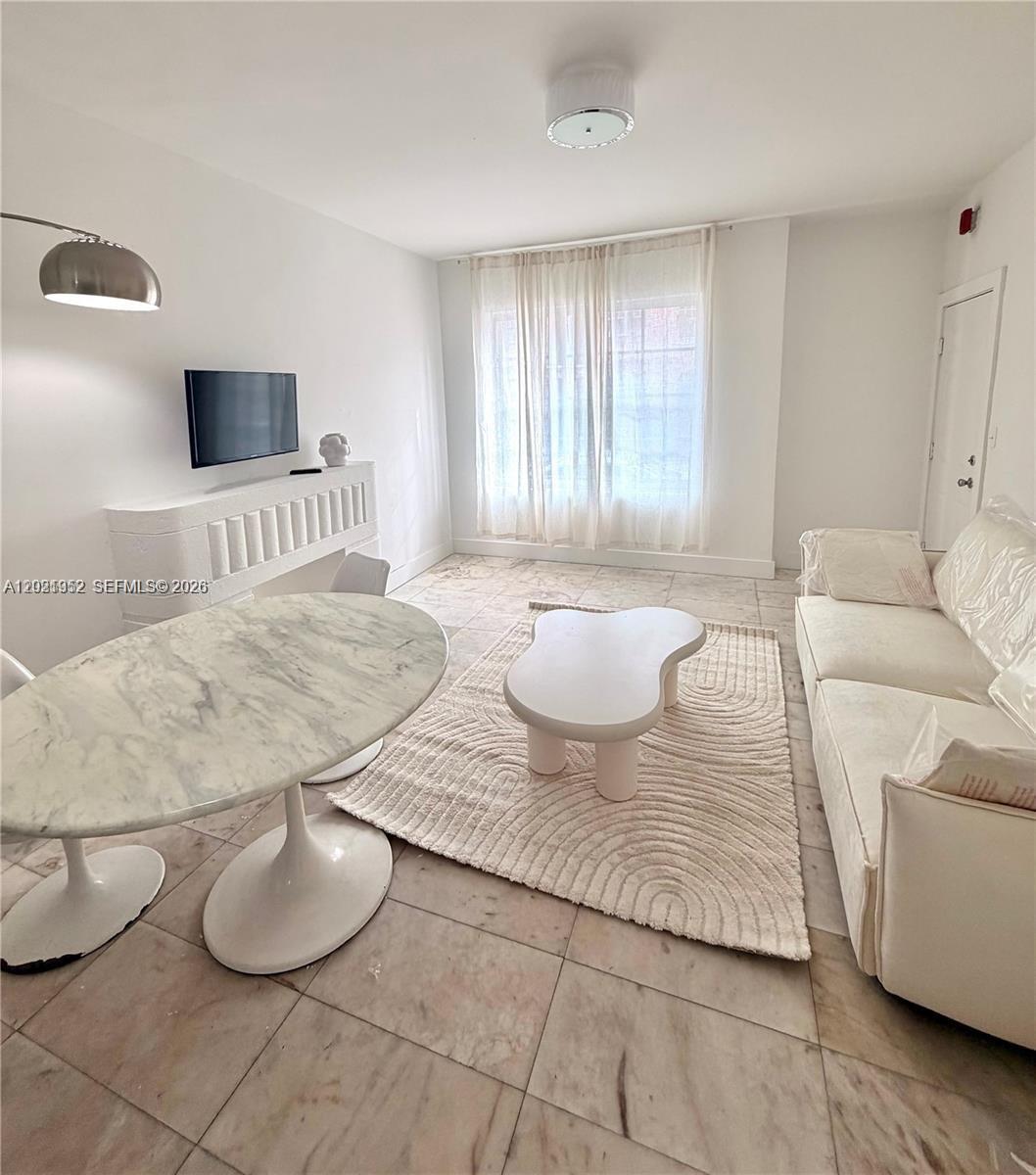 801 8th St # 104, Miami Beach FL 33139