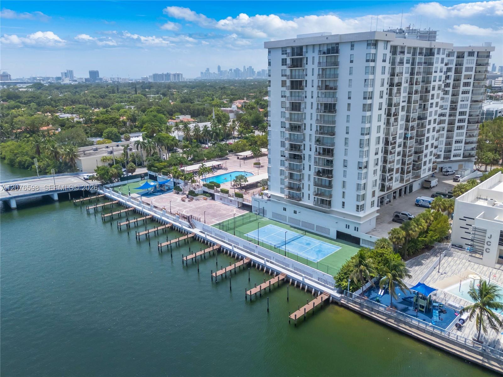 4101 Pine Tree Dr # 1105, Miami Beach FL 33140