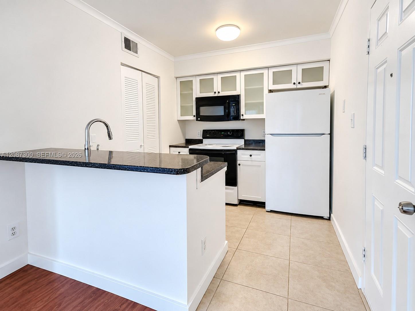 550 S Park Rd # 8 — Photo 3