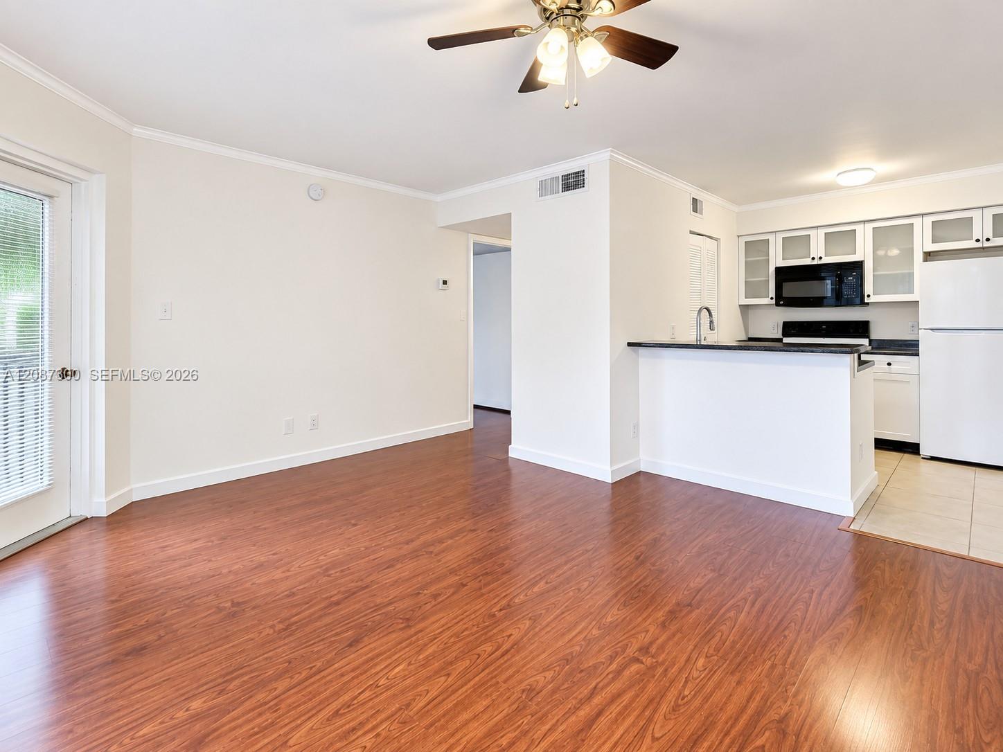 550 S Park Rd # 8 — Photo 4