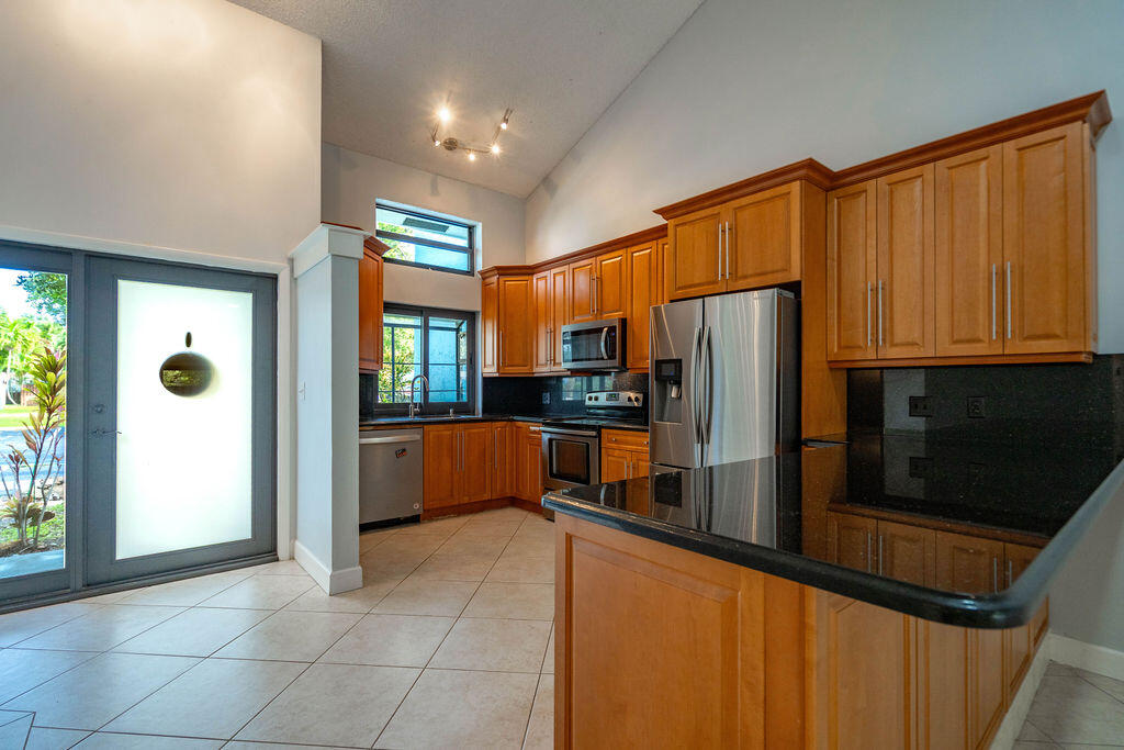 2840 S OAKLAND FOREST Drive # 2703 — Photo 4
