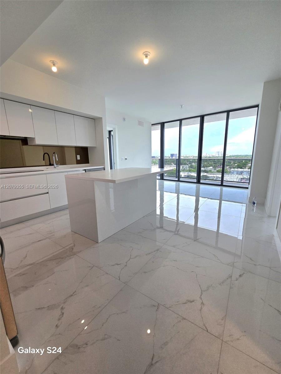 1170 E Hallandale Beach Blvd # 907 — Photo 2