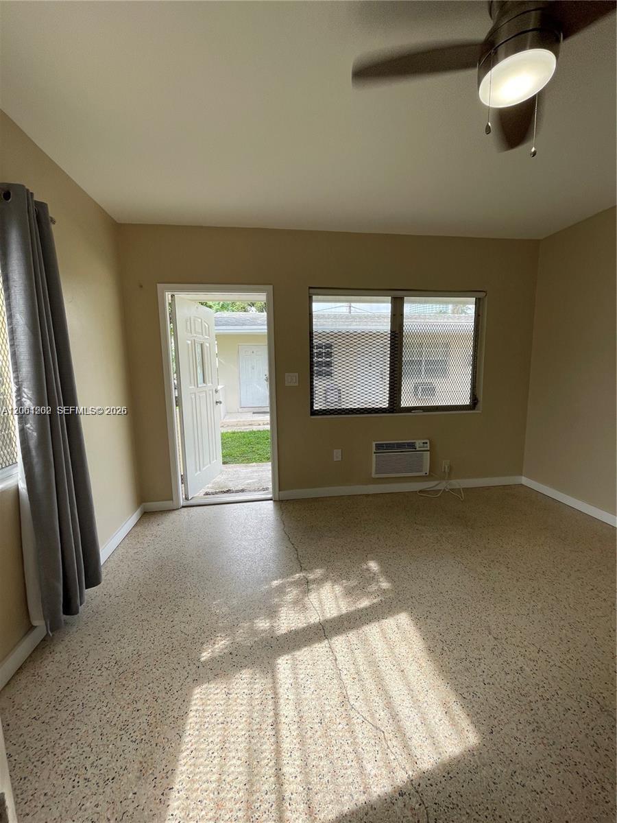940 SW 4ST # 2, Miami FL 33130
