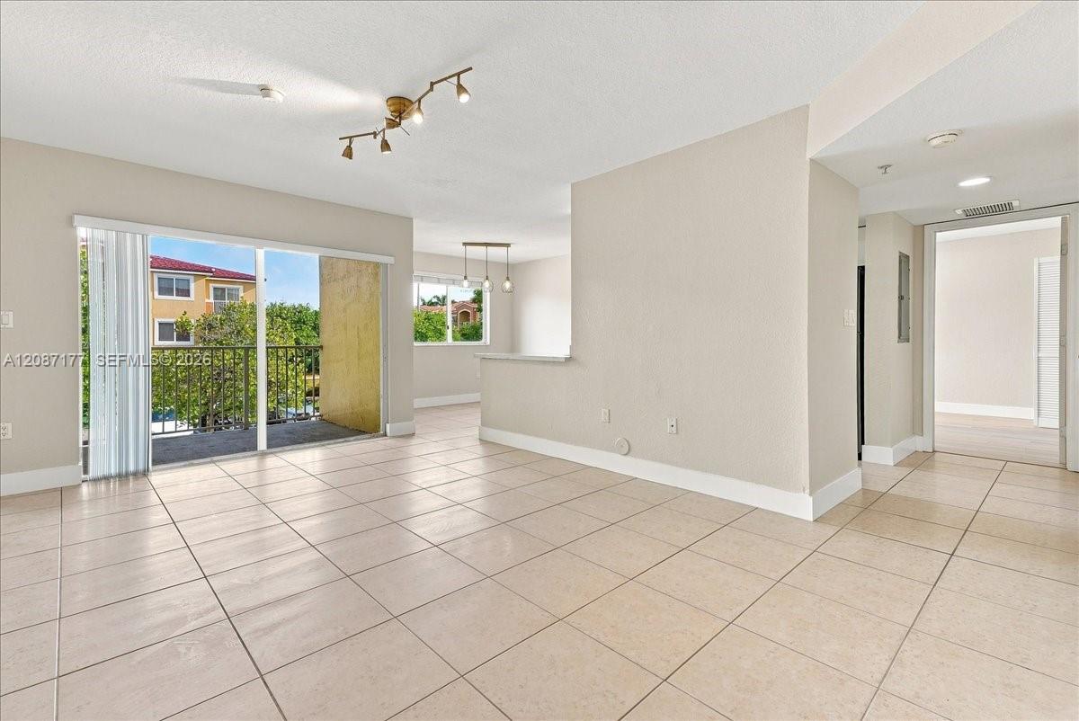 21000 SW 87th Ave # 204 — Photo 3