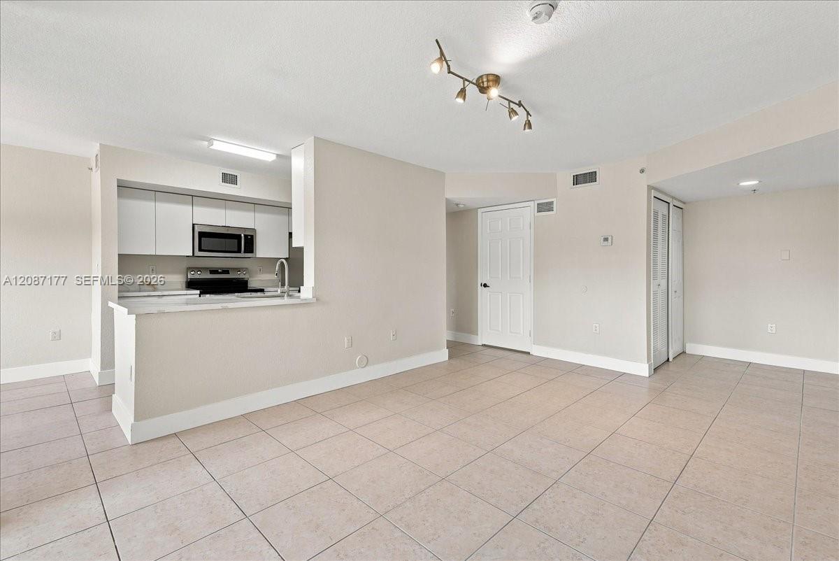 21000 SW 87th Ave # 204 — Photo 4