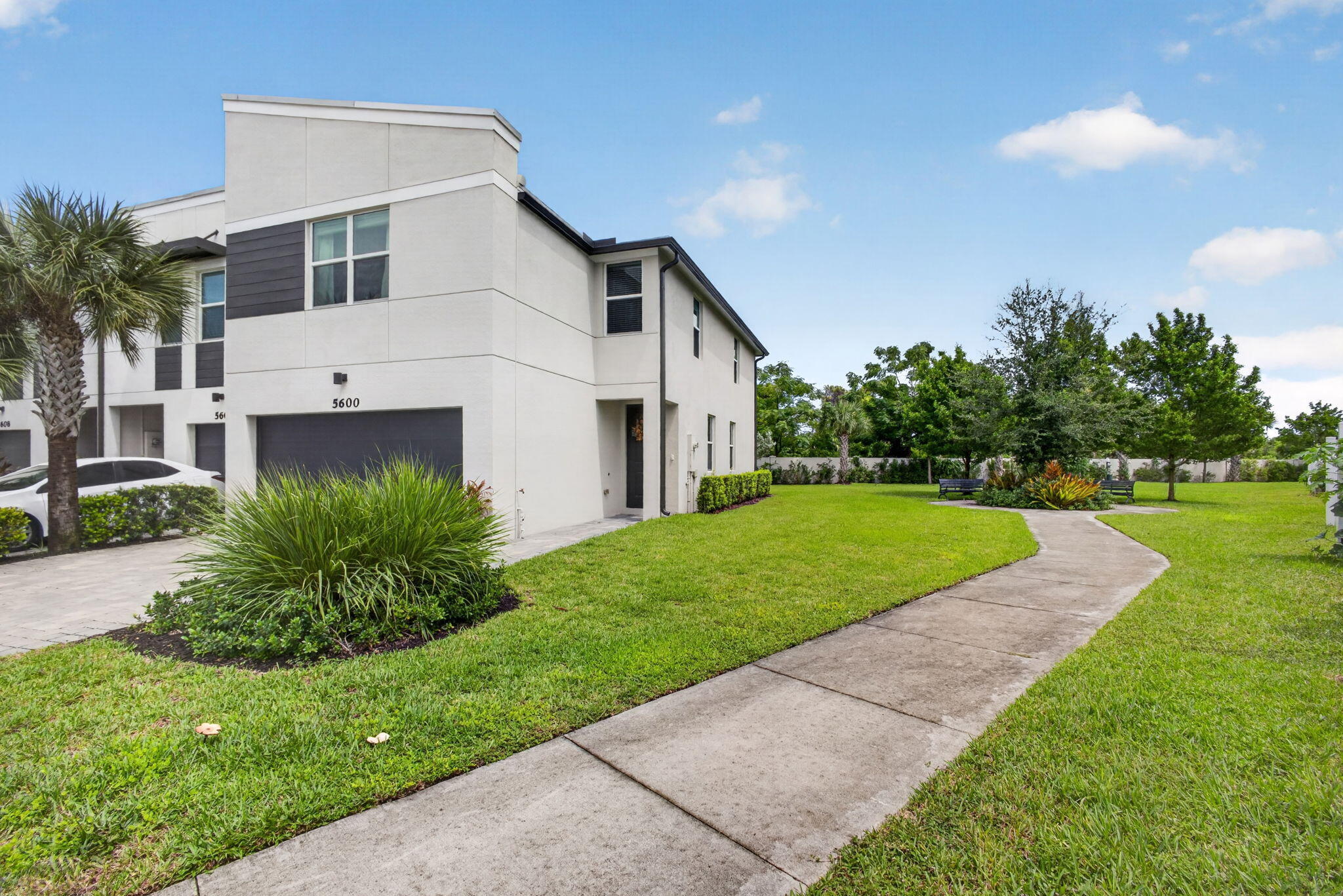 5600 Mentmore Drive — Photo 4