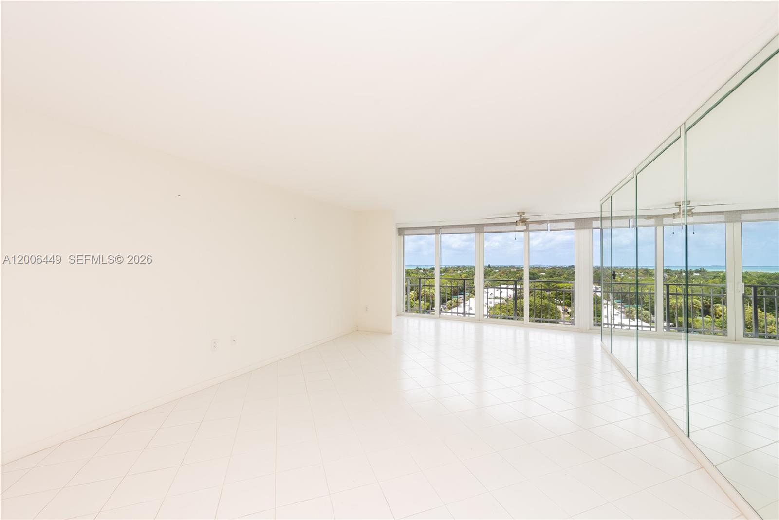 600 Grapetree Dr — Photo 3