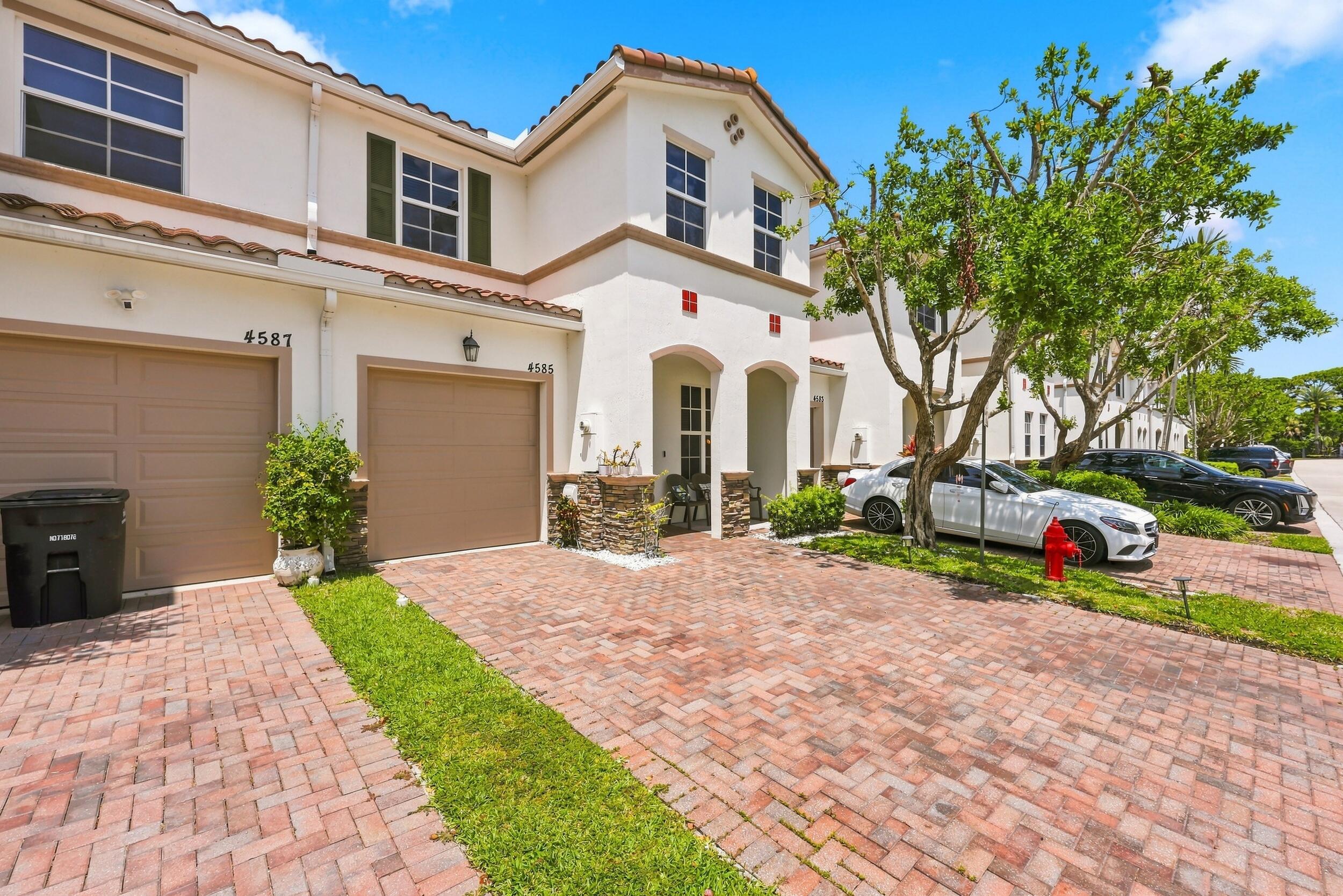 4585 TARA COVE Way — Photo 3