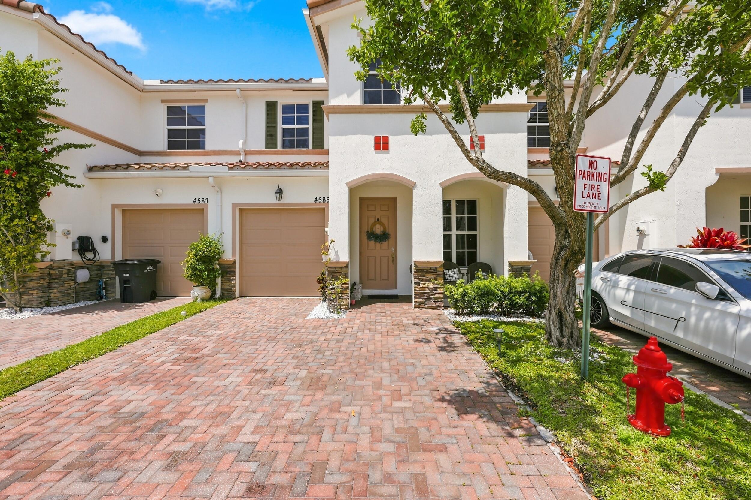 4585 TARA COVE Way — Photo 2