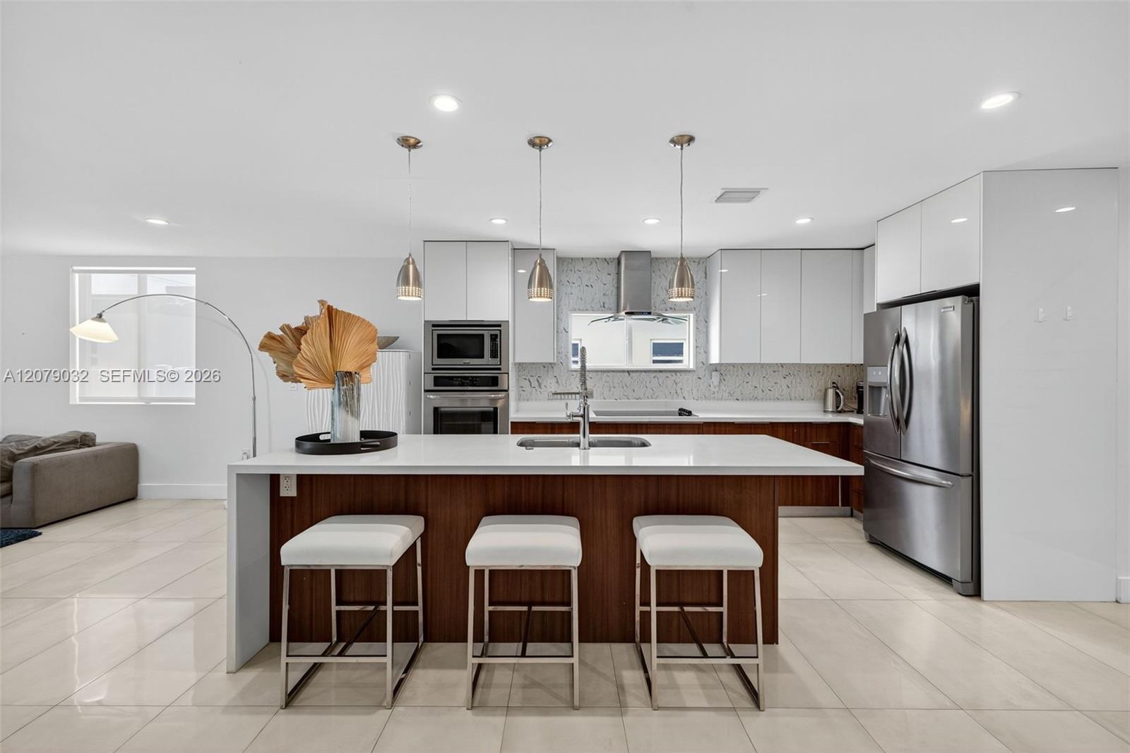 904 NE 15th Ave — Photo 3