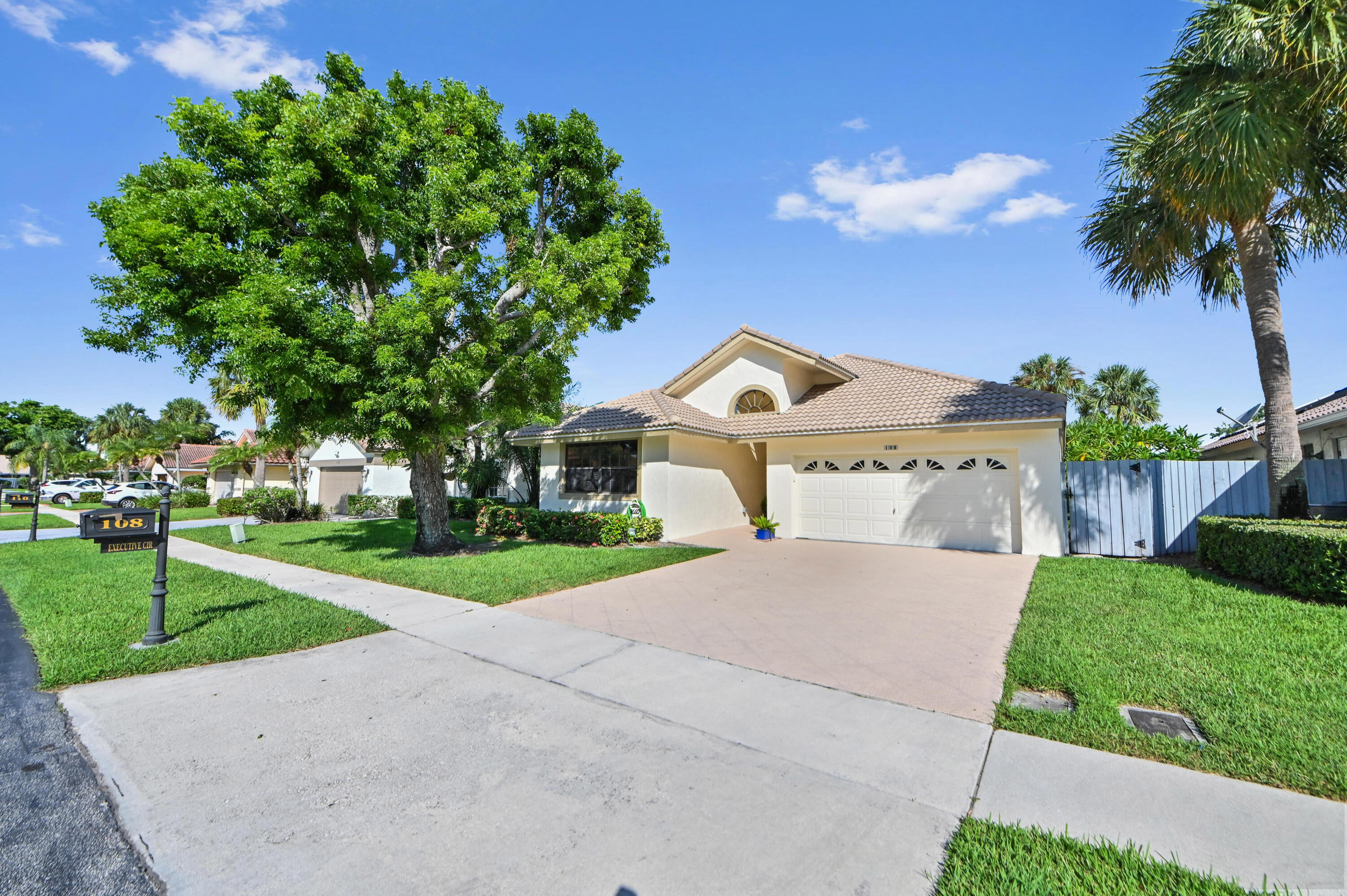 108 EXECUTIVE Circle, Boynton Beach FL 33436