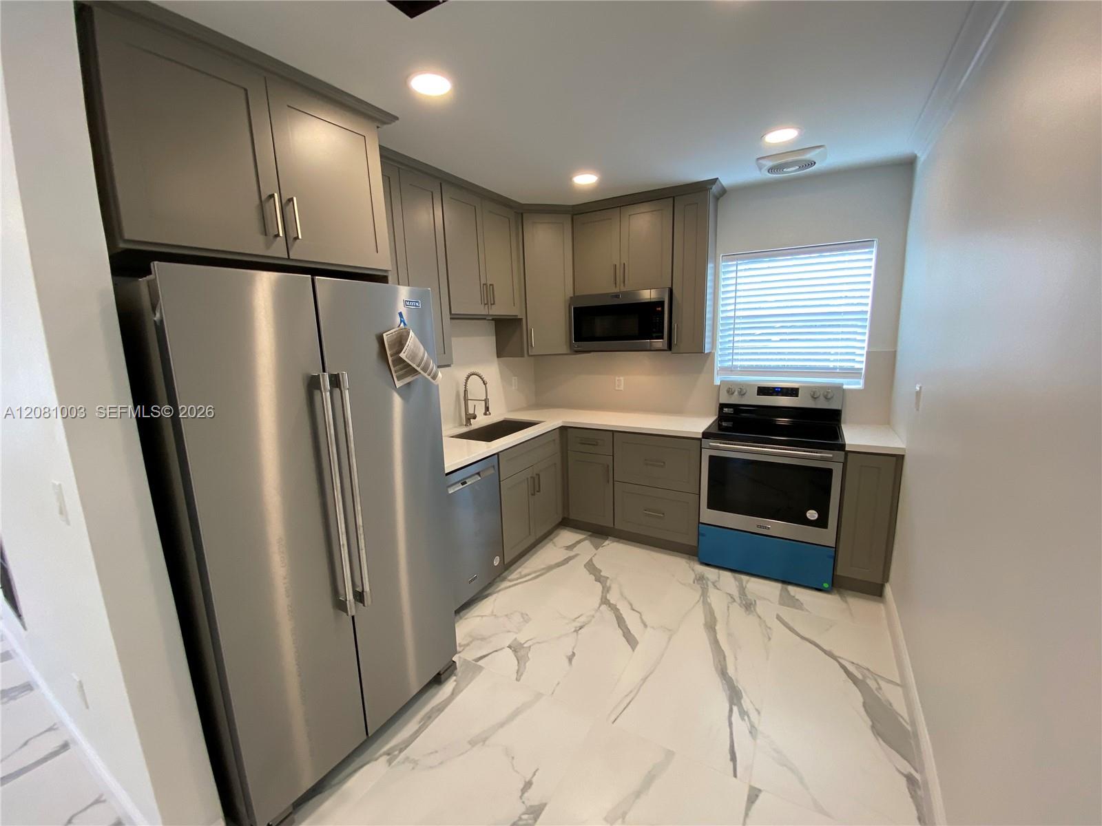 6367 SW 24th St — Photo 3