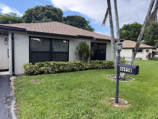 4695 ROBINWOOD Place # B — Photo 3