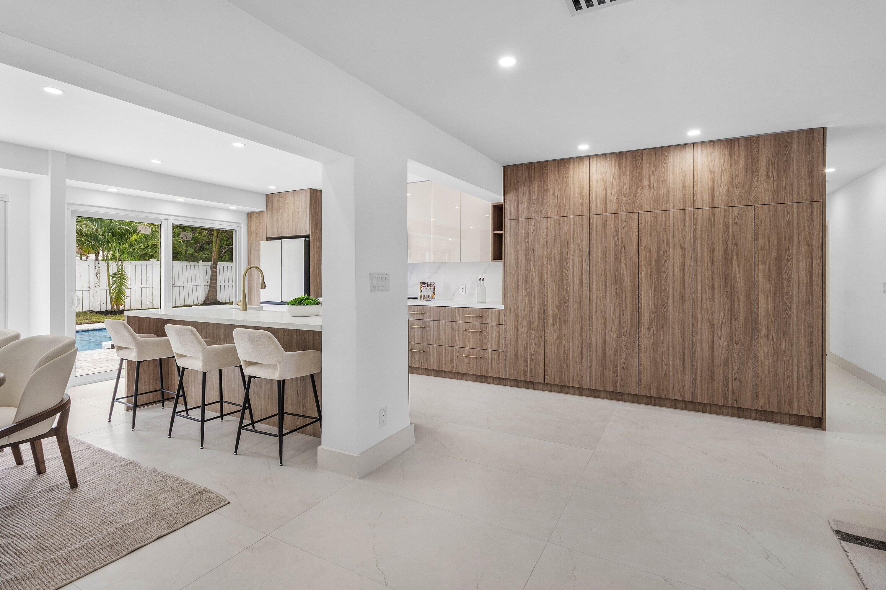 921 SW 11TH Terrace — Photo 5