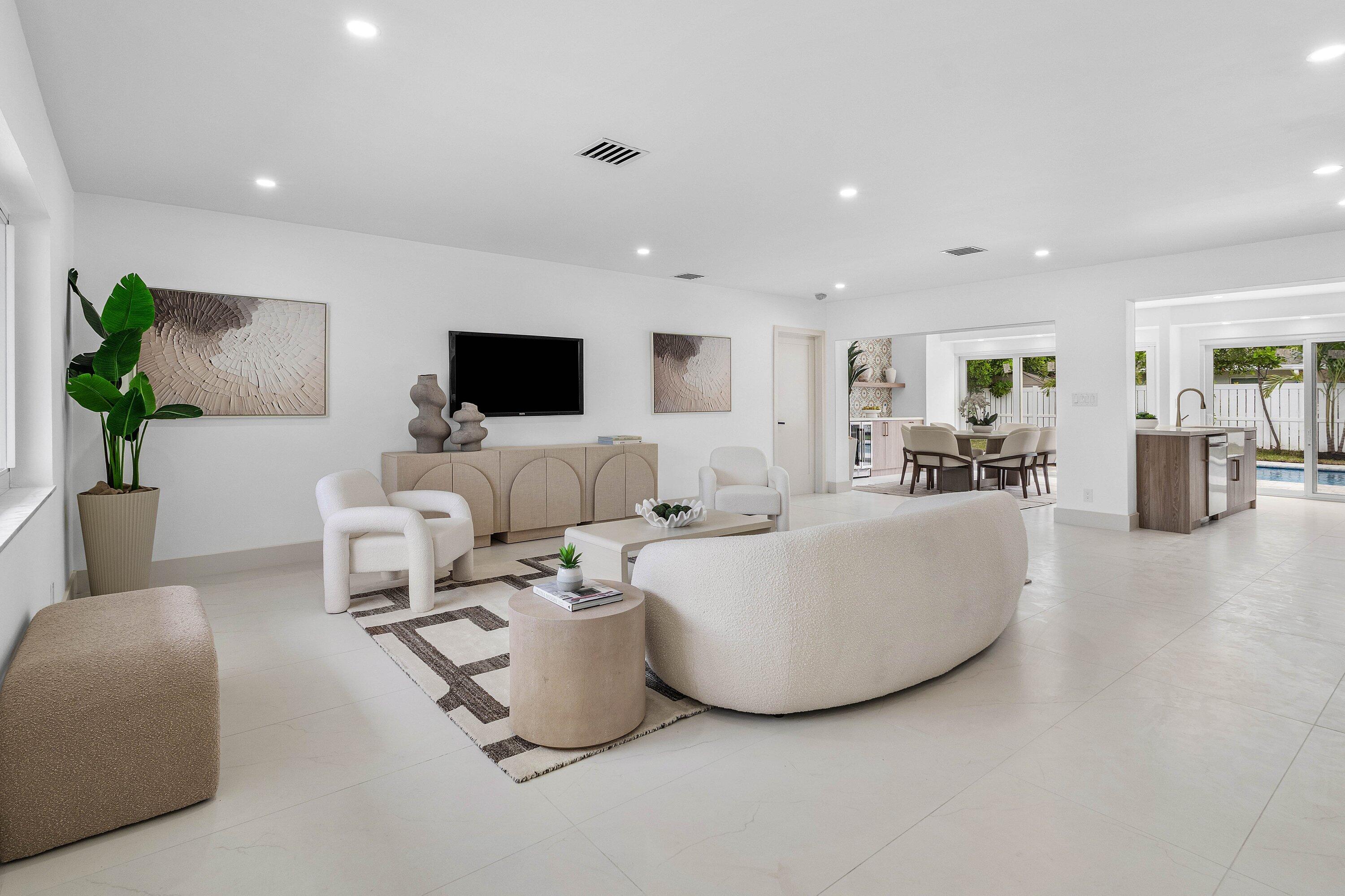 921 SW 11TH Terrace — Photo 3
