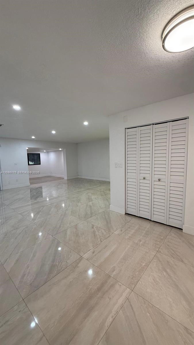 19109 E Lake Dr — Photo 2