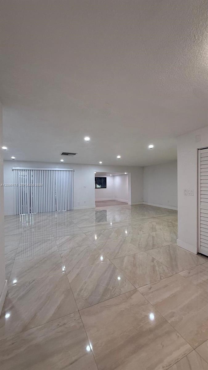19109 E Lake Dr — Photo 3