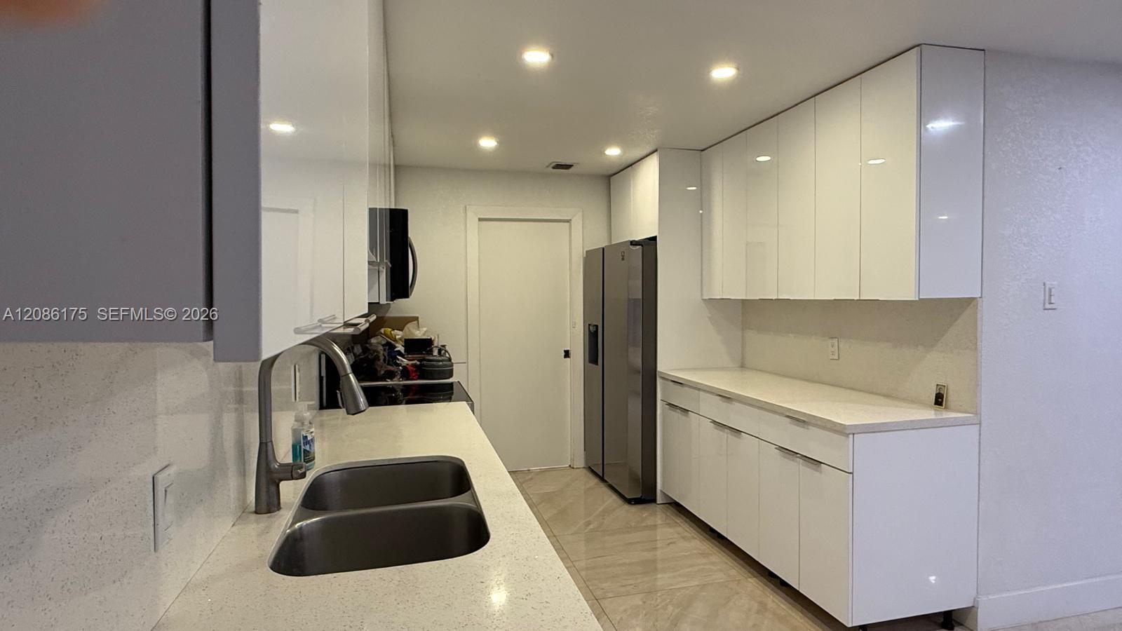 19109 E Lake Dr — Photo 5