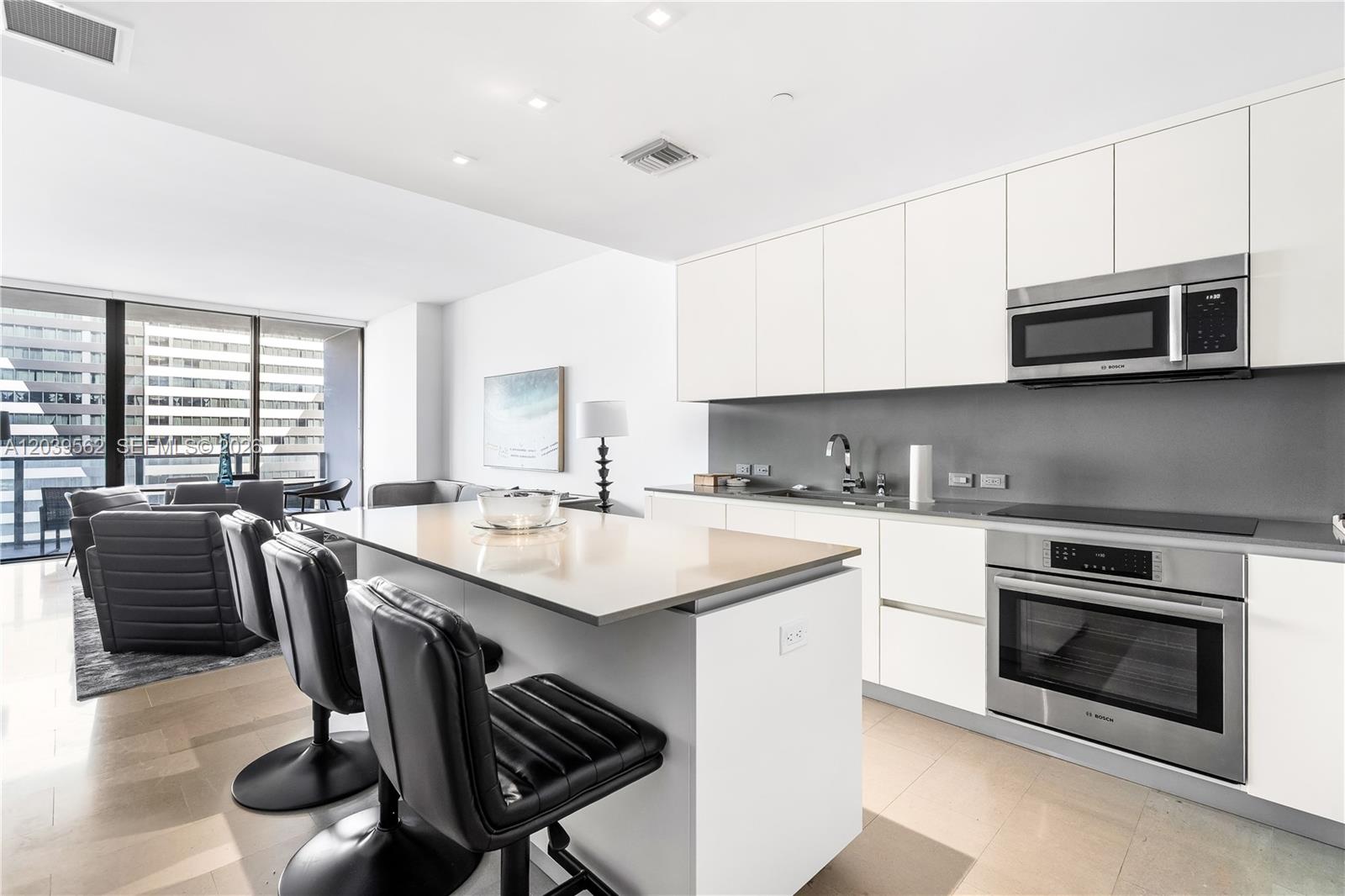 88 SW 7th St # 1006, Miami FL 33130