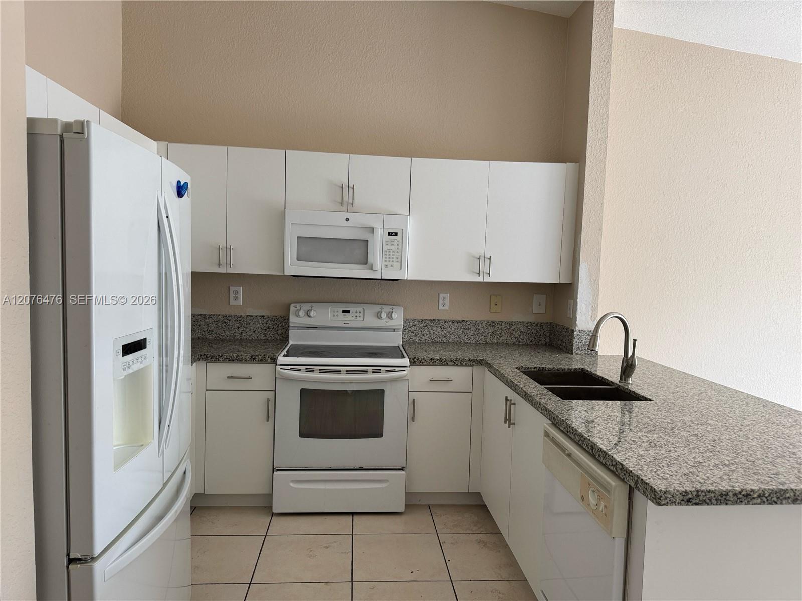 13782 SW 171st Ln # 13782 — Photo 3