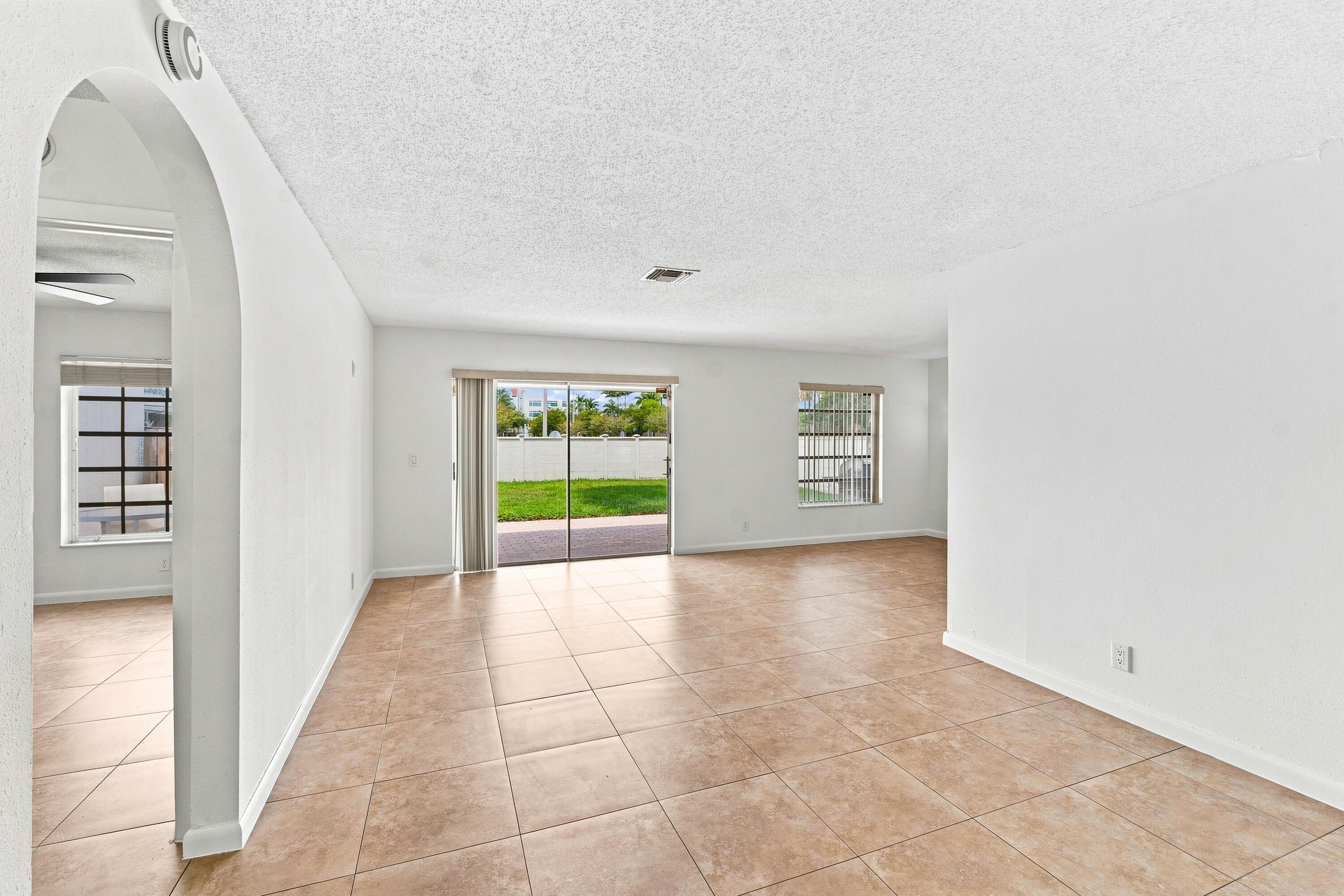 3310 NW 90th Avenue — Photo 5