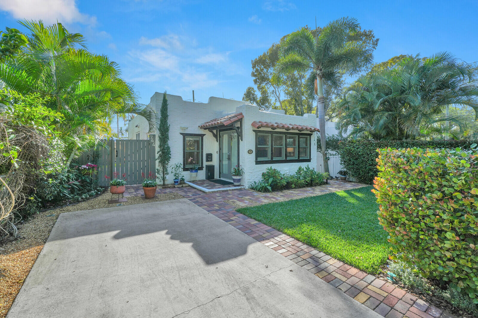 744 Penn Street, West Palm Beach FL 33401