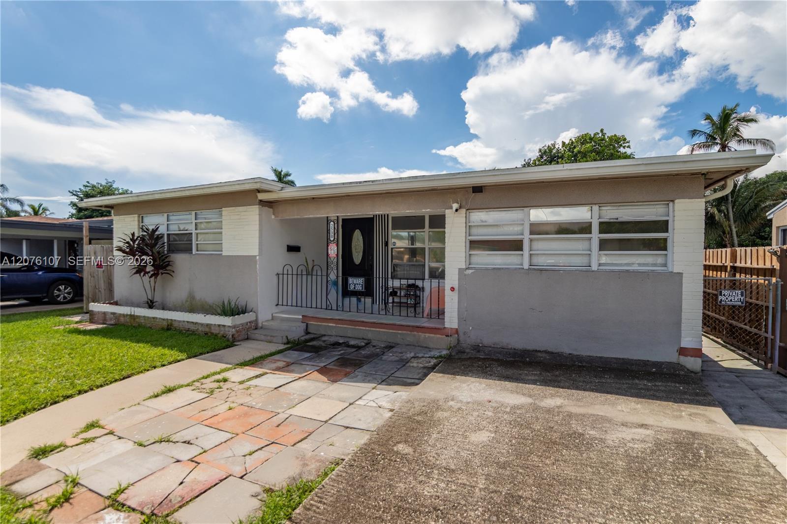 2530 Rodman — Photo 3