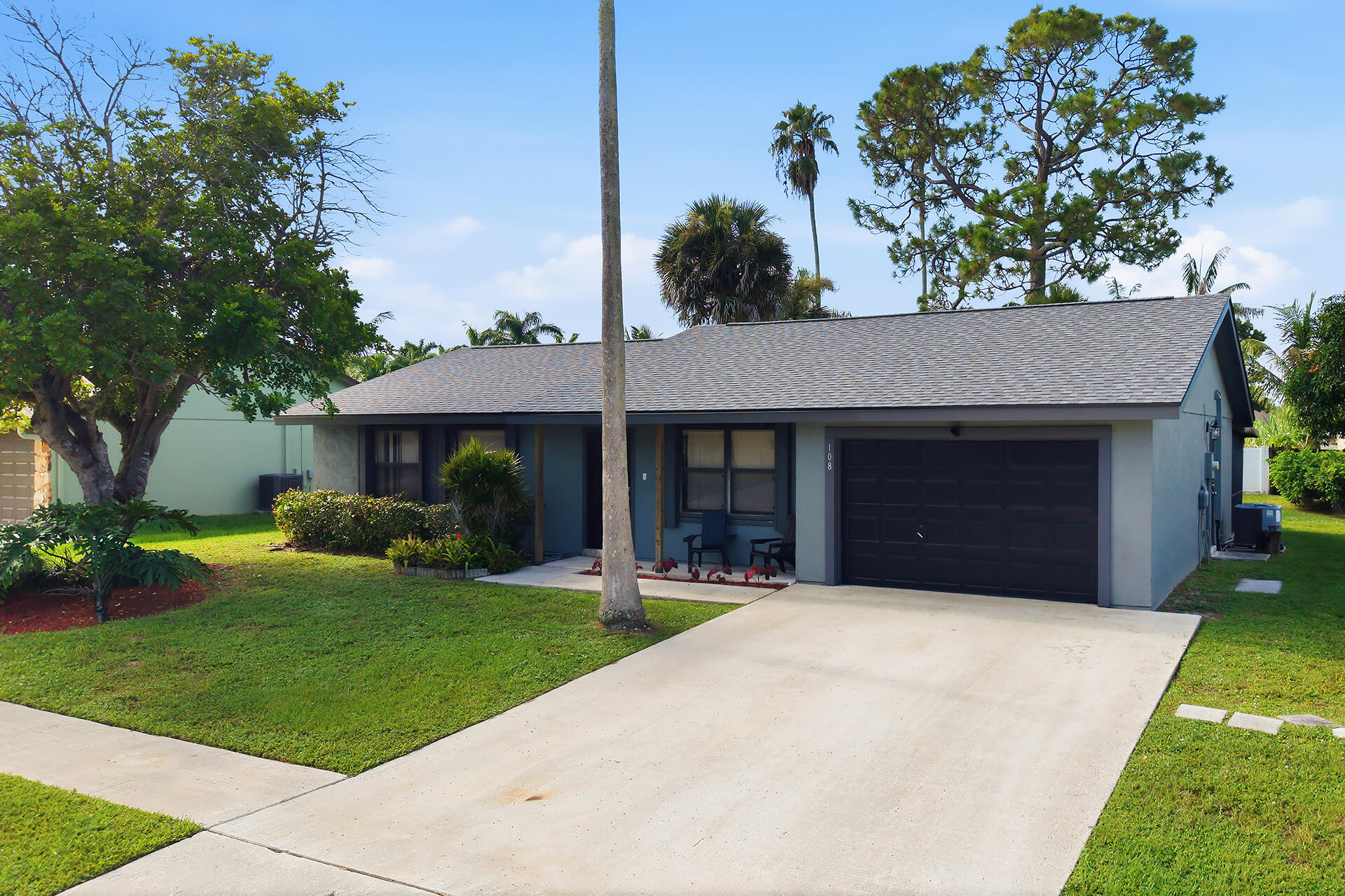 108 SANTA MONICA Avenue — Photo 3