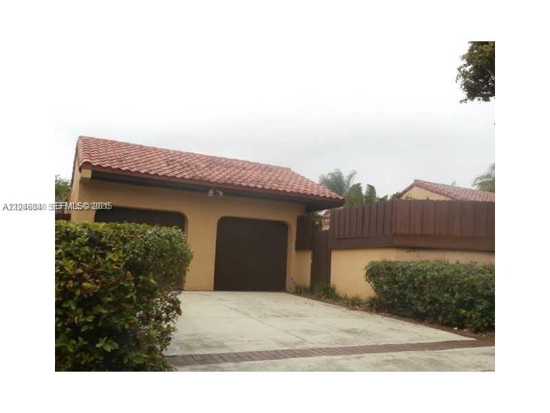 1085 NE 203rd Ln — Photo 3