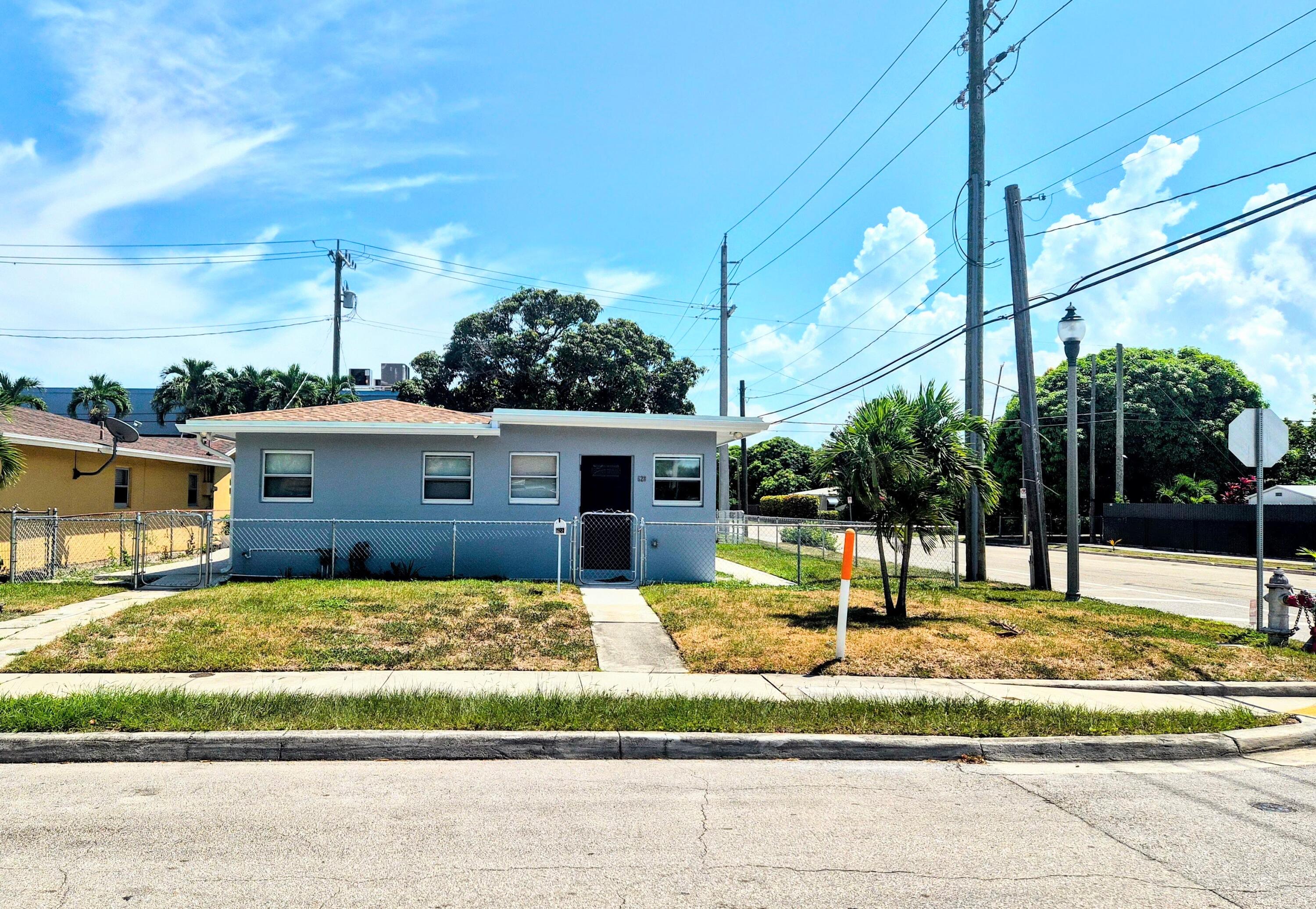 628 Monroe Drive — Photo 3