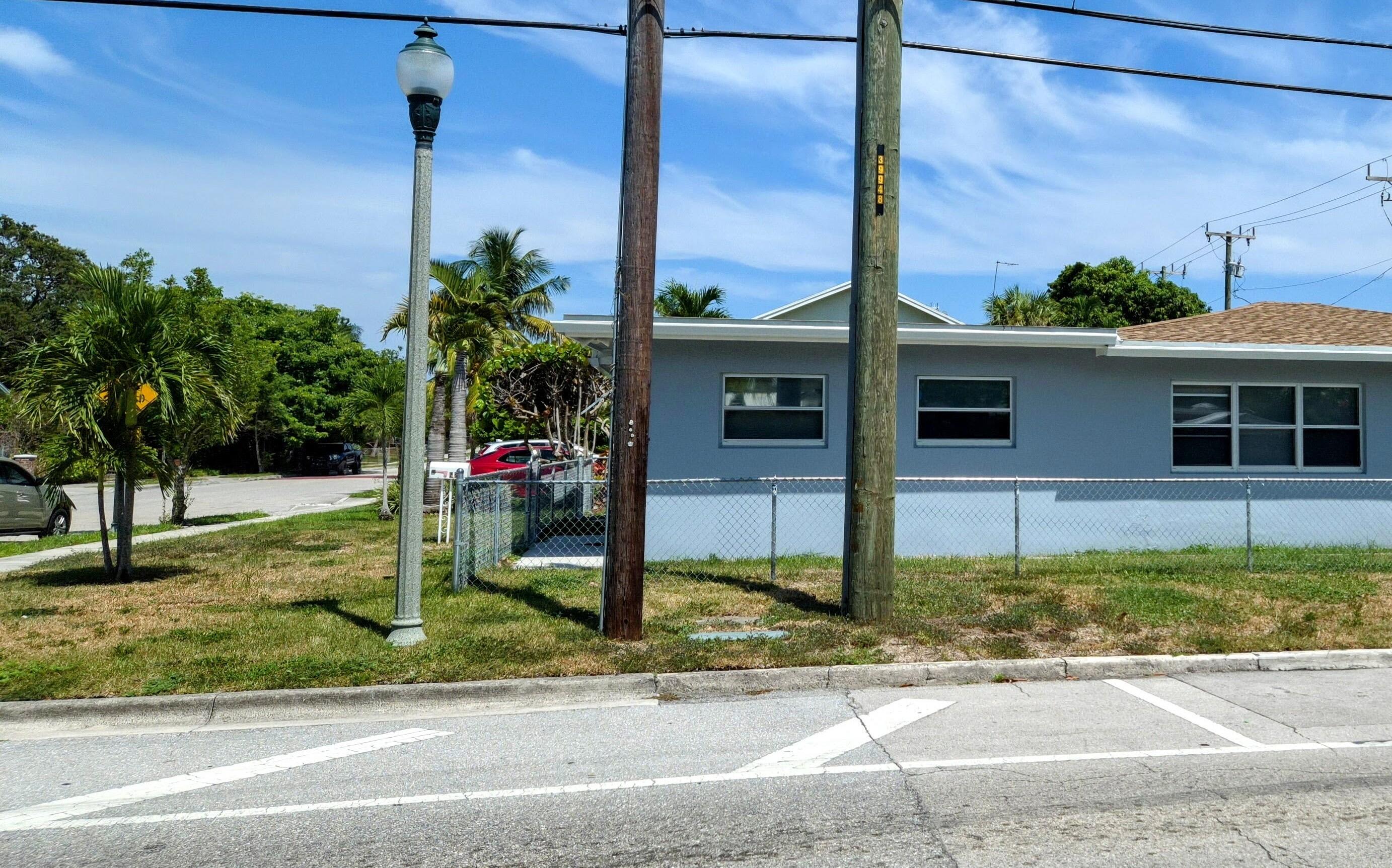 628 Monroe Drive — Photo 4