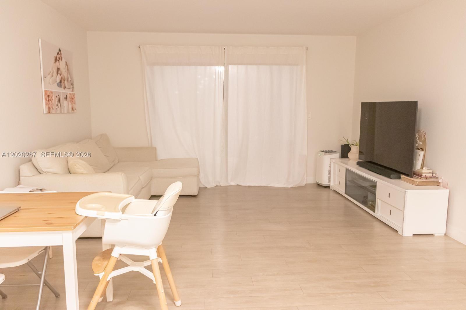 2200 S Cypress Bend Dr # 204 — Photo 4