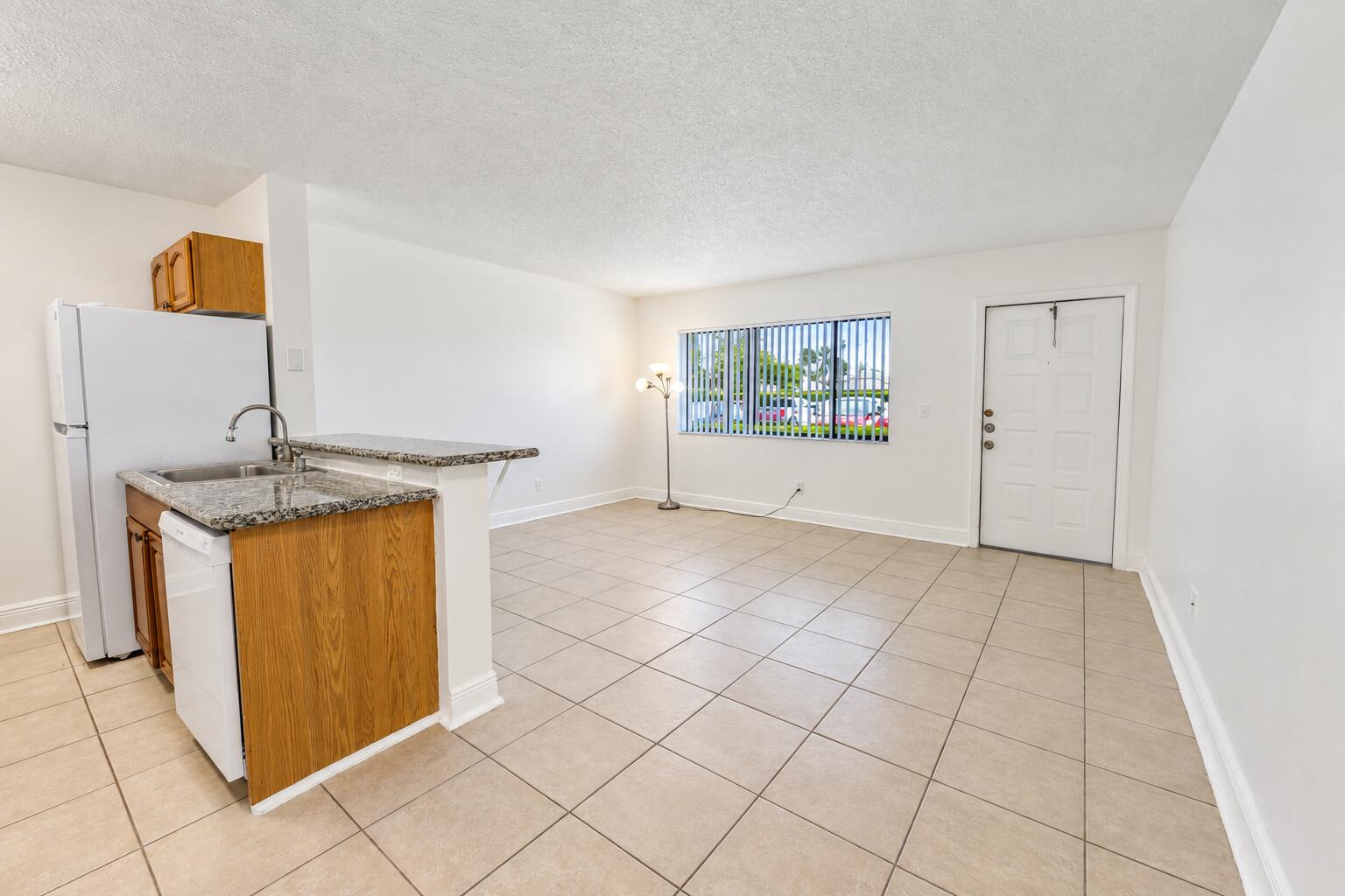 1604 Meadows Circle W — Photo 5