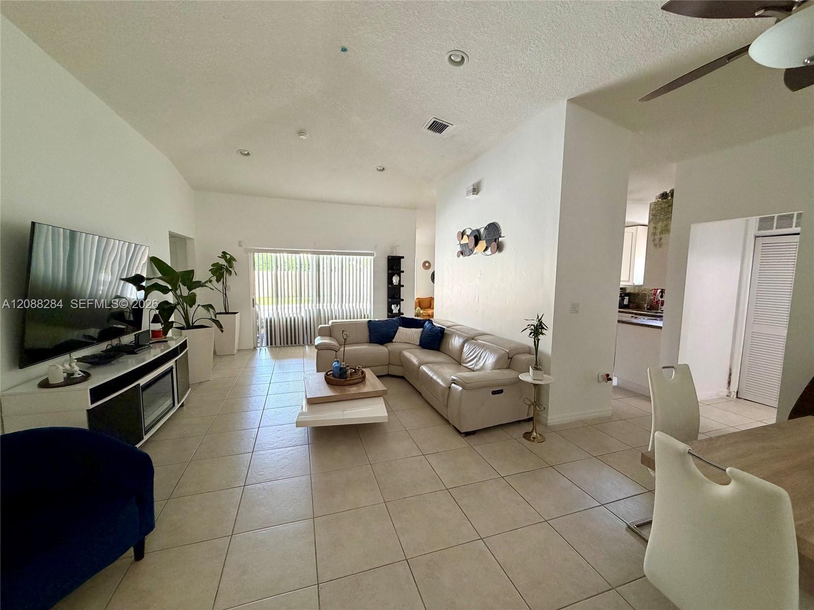 1735 NE 36th Ave # 0 — Photo 3