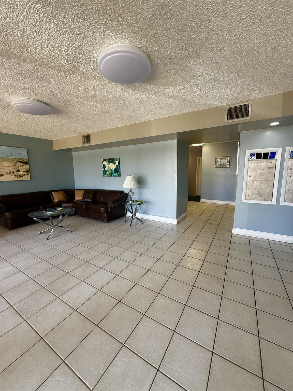 2741 E TAFT Street # 102 — Photo 3