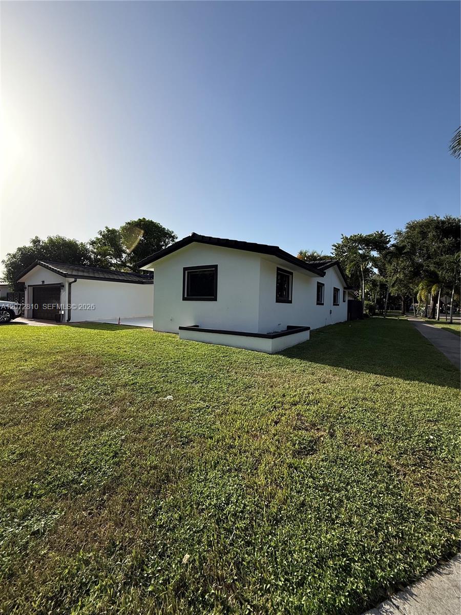 6901 S Miami Lakeway S — Photo 4