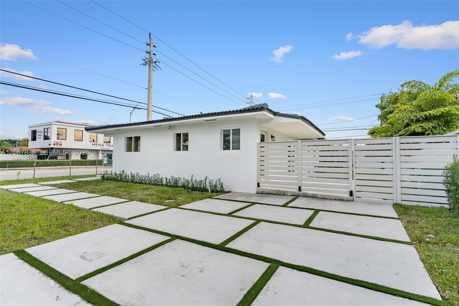 3900 SW 67th Ave — Photo 4