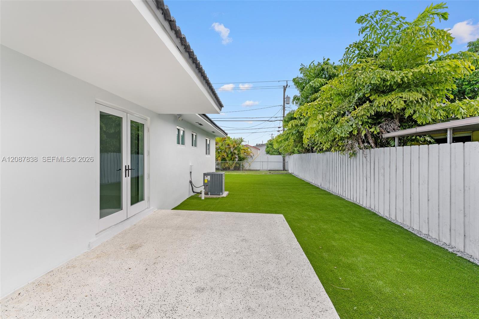 3900 SW 67th Ave — Photo 5