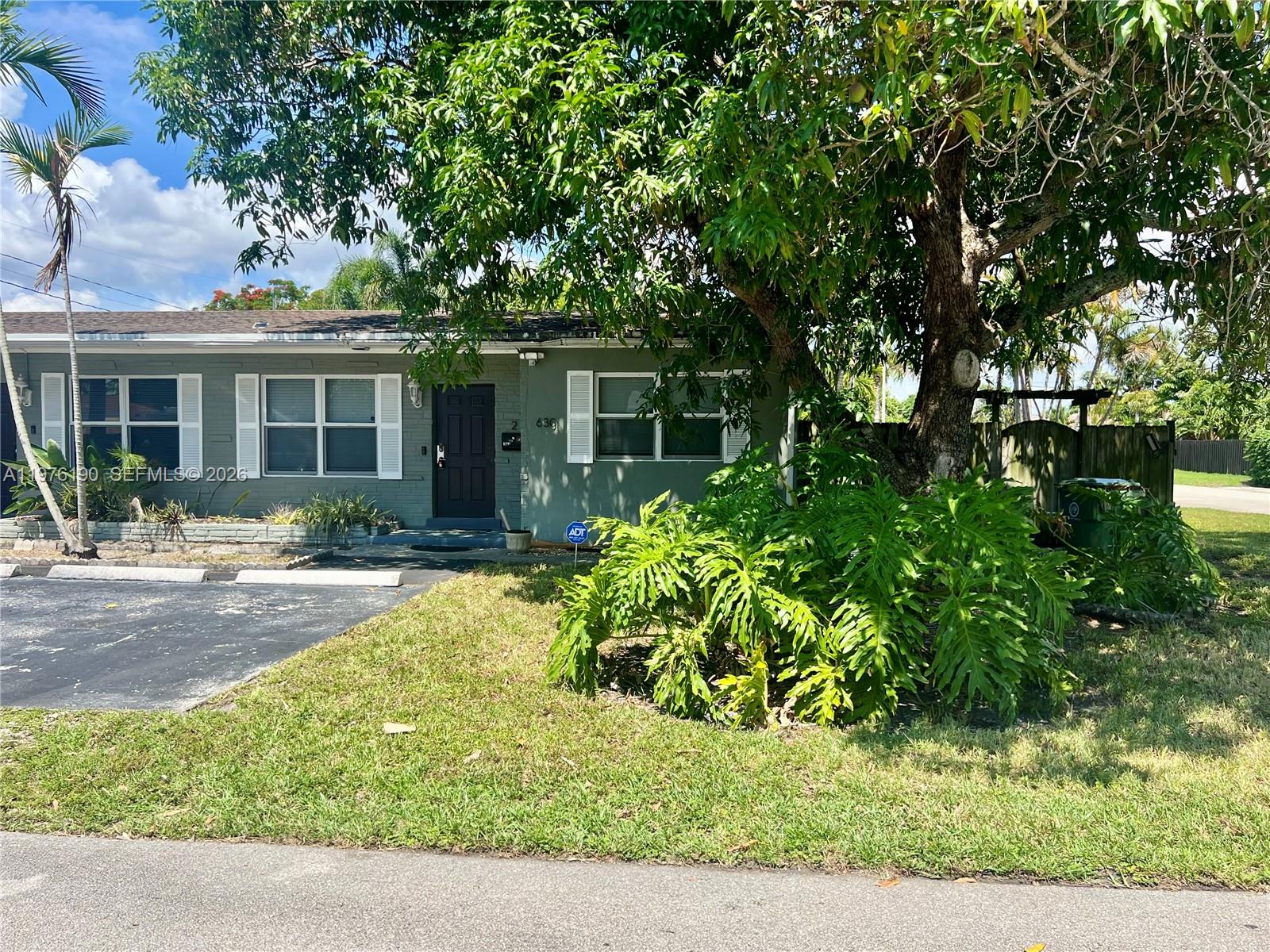 630 NE 15th Ct — Photo 3