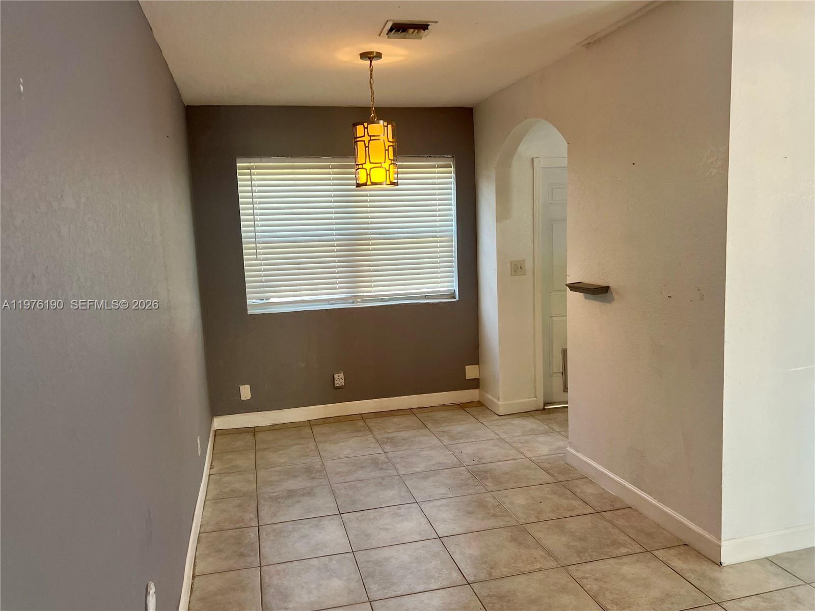 630 NE 15th Ct — Photo 5