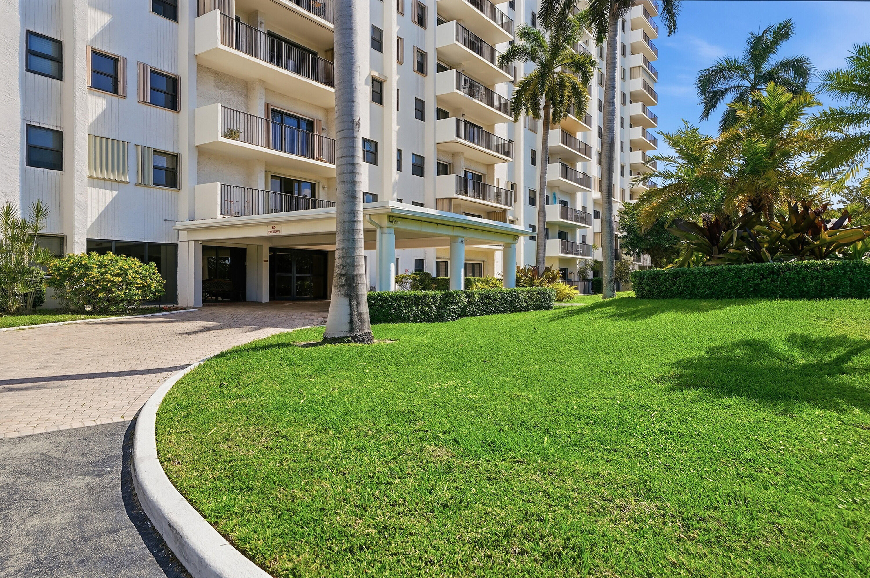 1201 S Ocean Drive # 506s — Photo 3