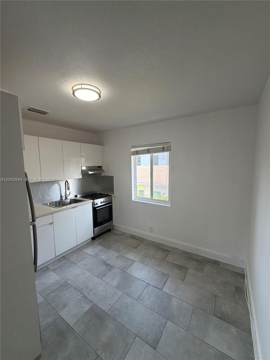 500 NW 35th St # 5 — Photo 2