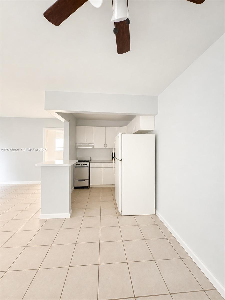 1330 W 54th St # 214C — Photo 4