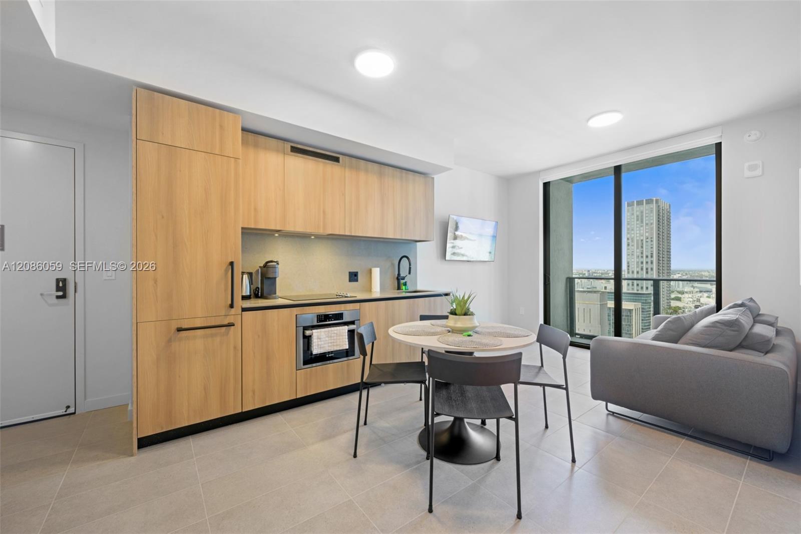 121 NE 5th St # 3006, Miami FL 33132