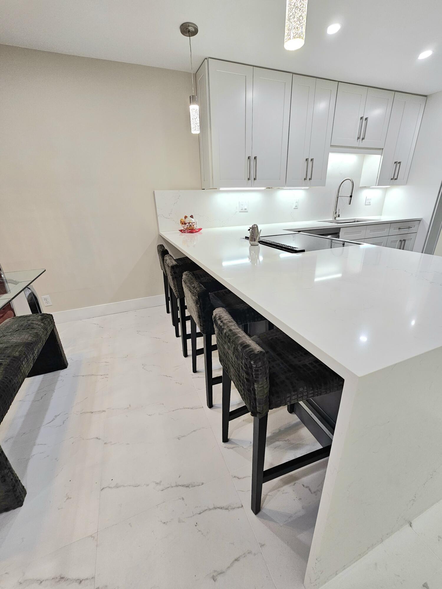 1631 NW 18th Avenue # 201 — Photo 3