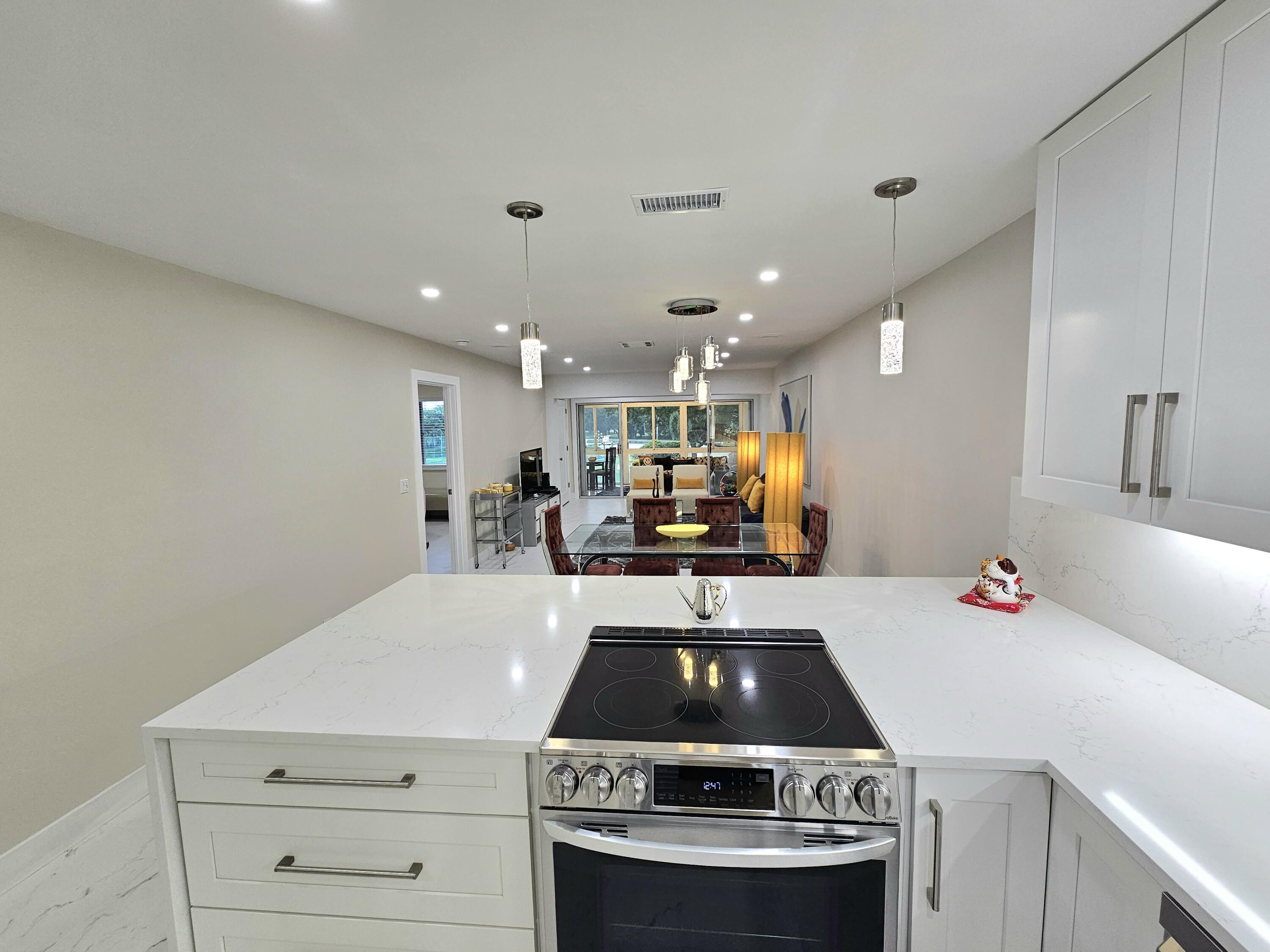 1631 NW 18th Avenue # 201 — Photo 2