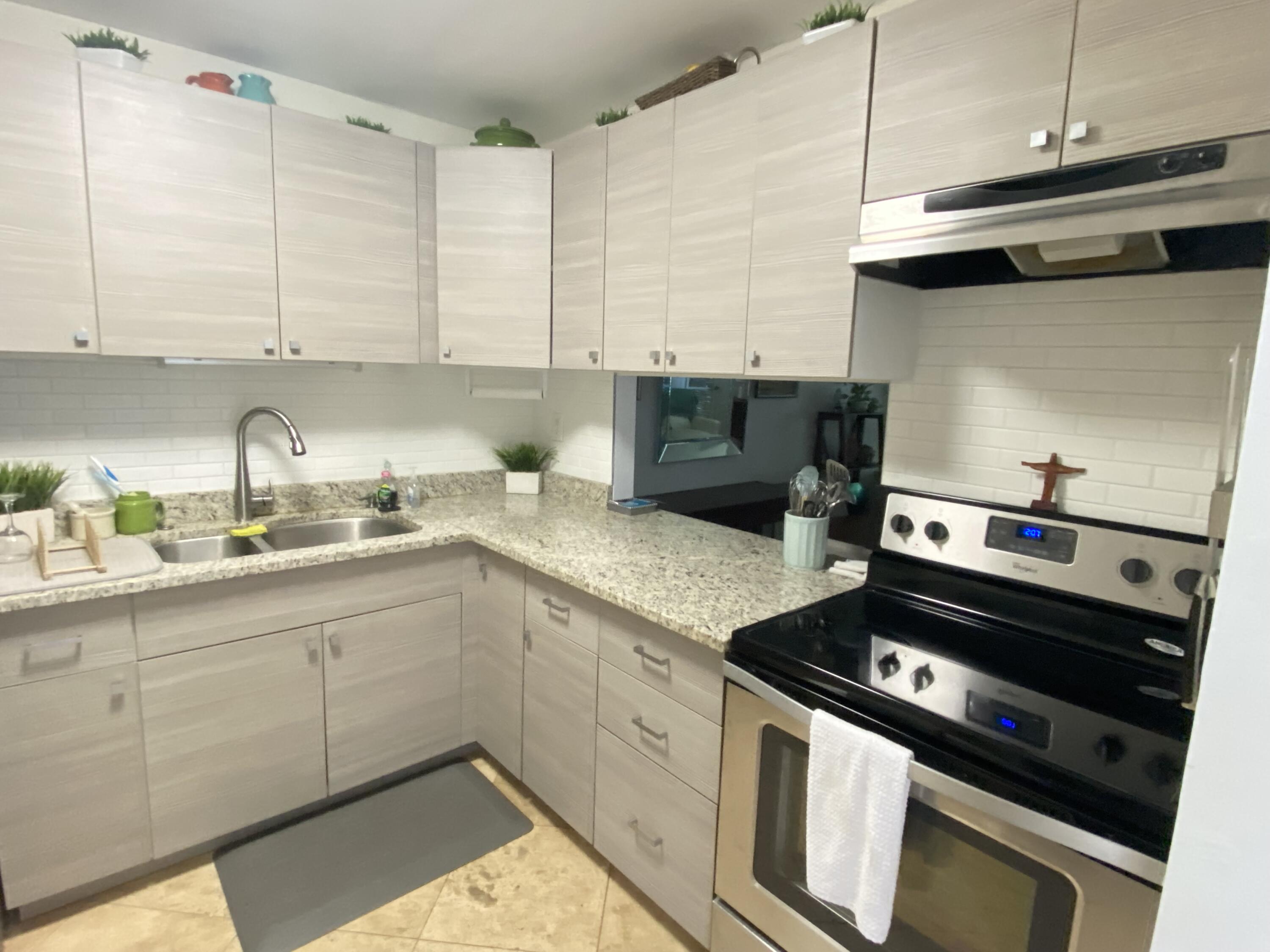 2566 S Garden Dr S # 306, Lake Worth FL 33461