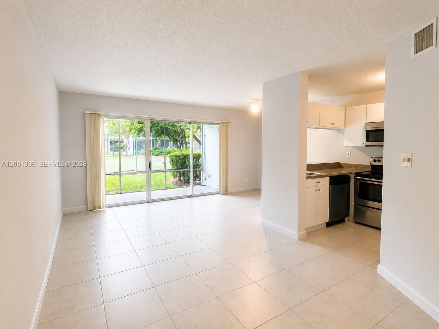 9509 SW 138th Pl # 9509 — Photo 3